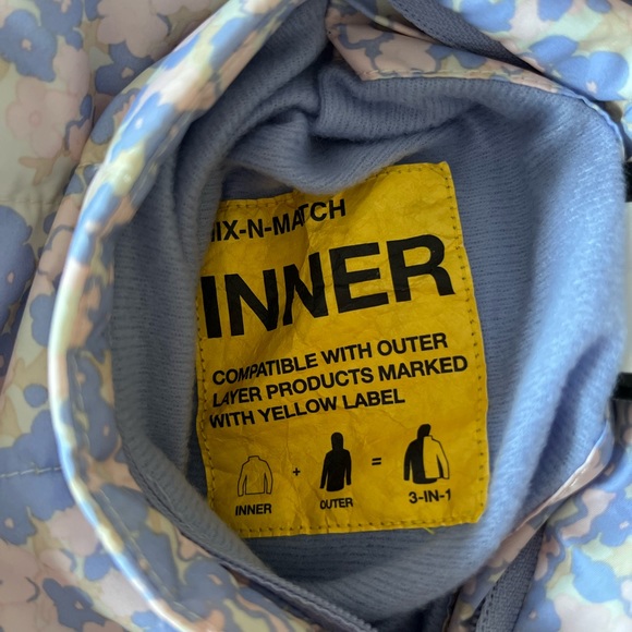 The North Face Girls Large Reversible Autumn/Spring Coat - Picture 8 of 9